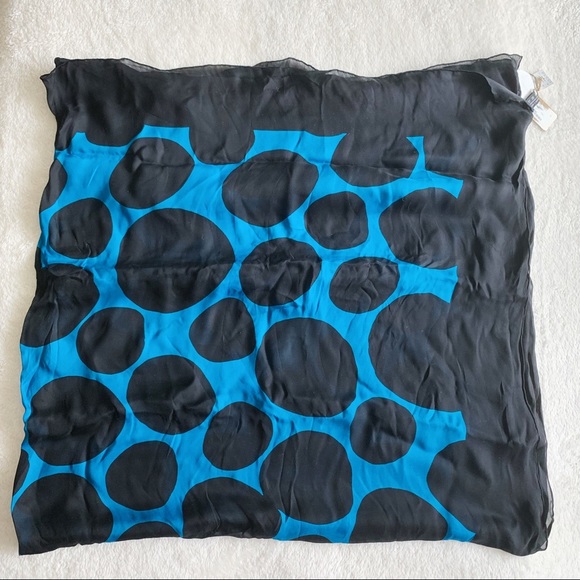 NWT Authentic Gucci Polka Dots Silk Square Scarf - Picture 4 of 7